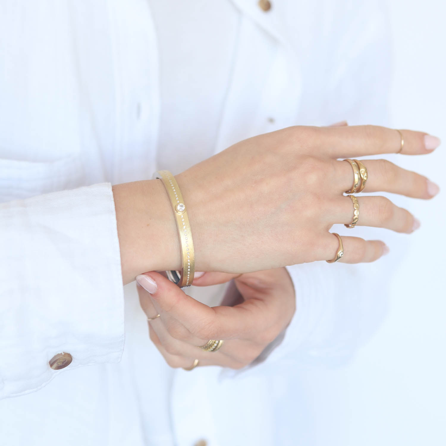 Rene Escobar:Junia,6MM YG FRONT, YG ROUND BEZEL & SILVER BACK BANGLE SET WITH 0.45CT IN DIAMONDS/ SIZE MED