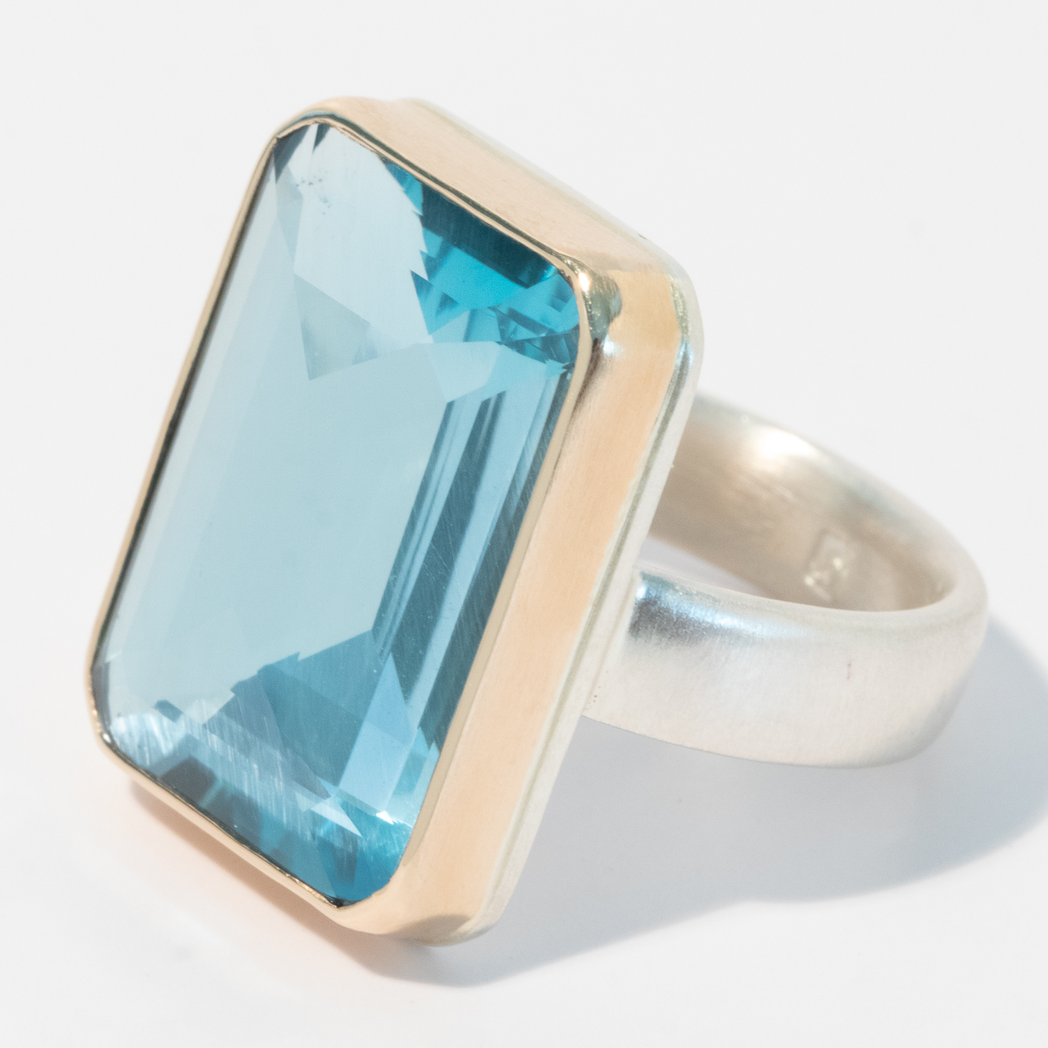 Jamie Joseph: Sterling & 14K Gold Ring w/ Vertical Inverted Rectangular Sky Blue Topaz on Comfort Band, size 7 3/4 measures 3/4" x 9/16"