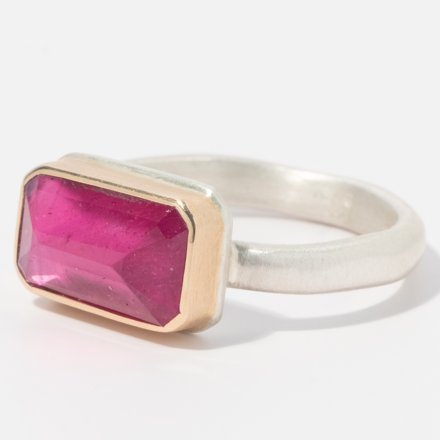 Jamie Joseph: Sterling & 14K Gold Ring w/ Small Rectangular Inverted AFRICAN RUBY on Middle Organic Band, Size 6 3/4, 1/4" x 7/16"