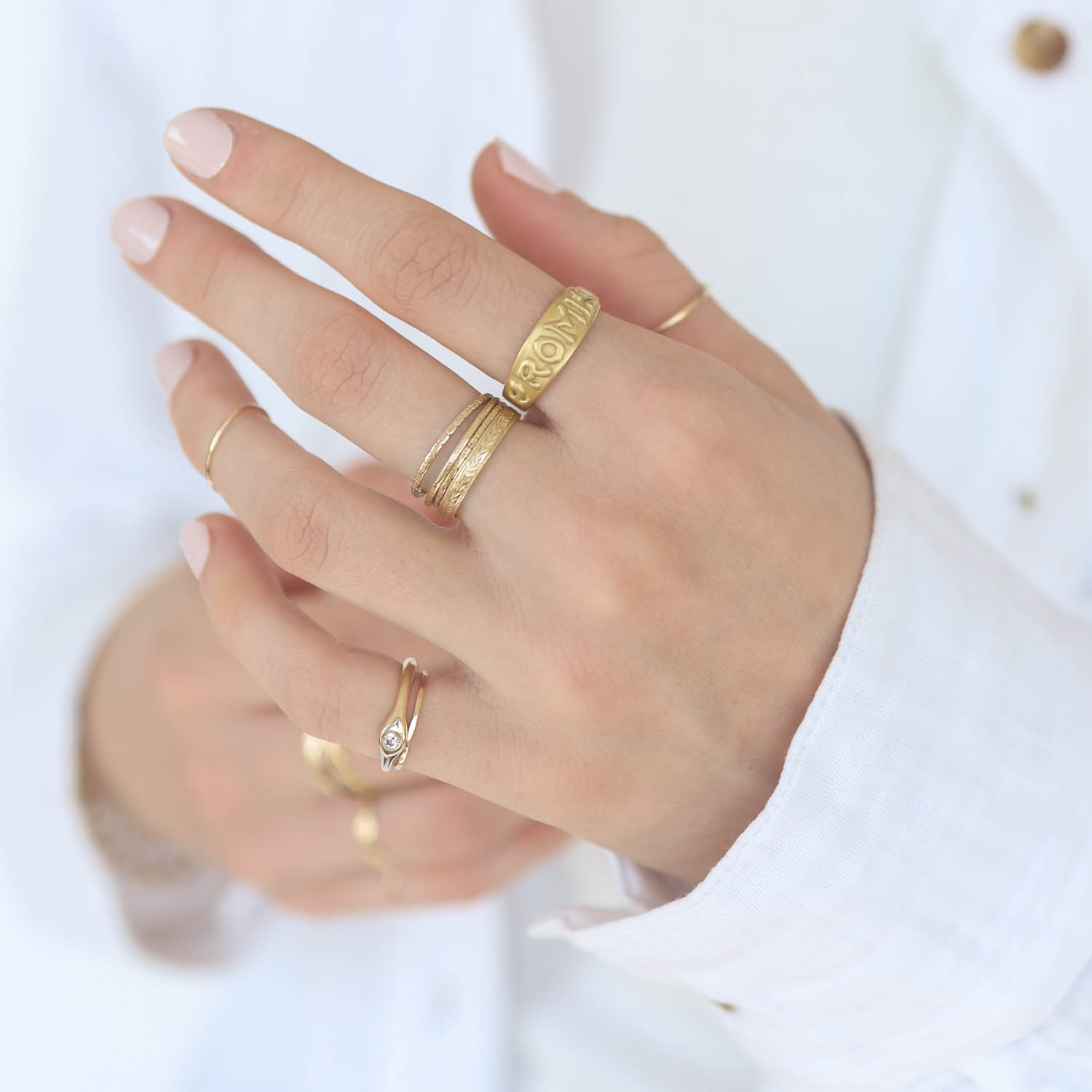 Marian Maurer :Text signet ring-PROMISE,18 K Yellow gold