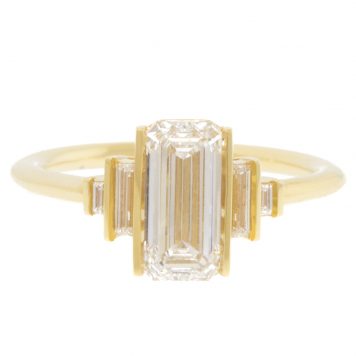 gold ring with diamonds by jewelry designer Artemer