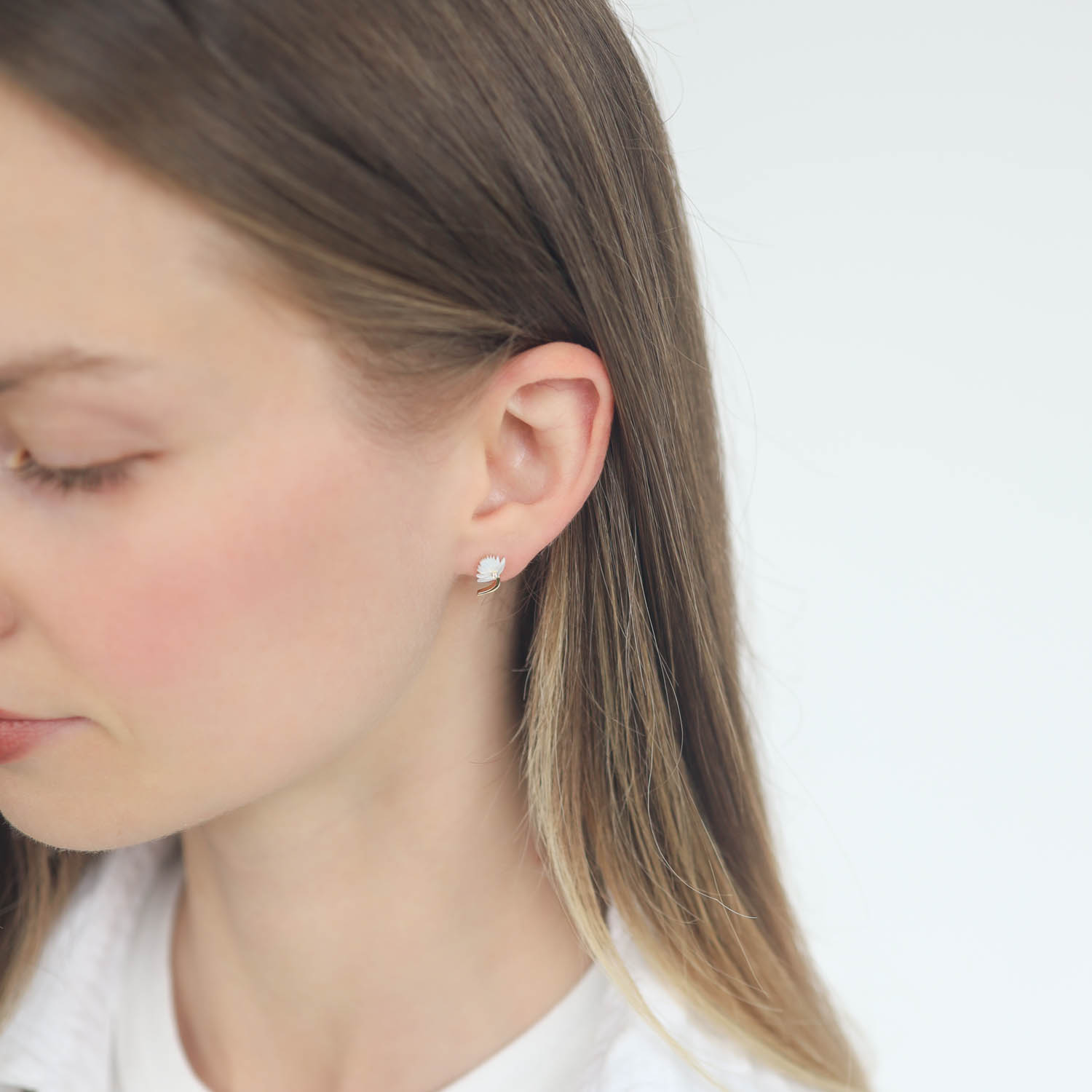 L'atelier Nawbar: Flower Studs- size 1, 18 ct gold earrings encrusted with 0.01 ct diamonds and inlaid with white enamel