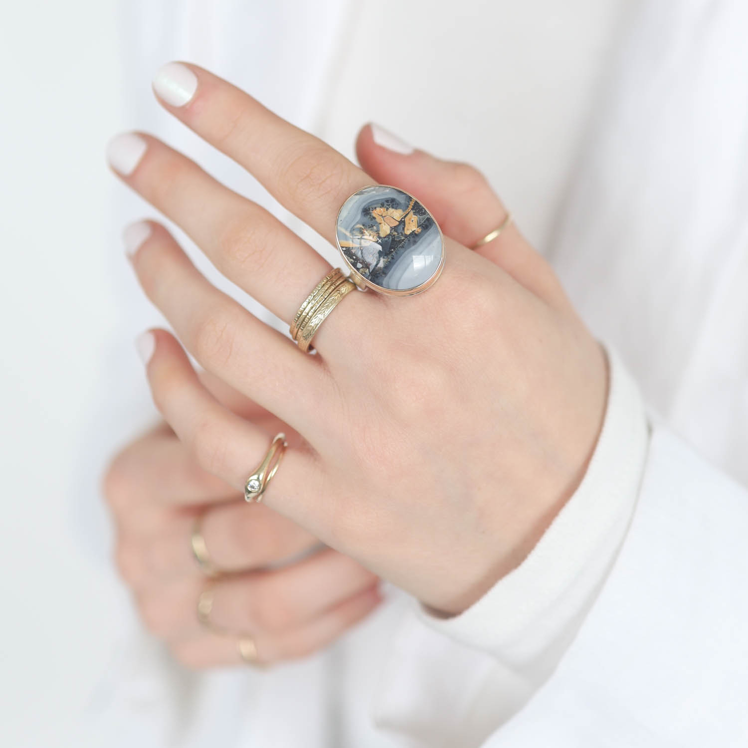 Jamie Joseph: Sterling & 14K Gold Ring w/ Vertical Oval MALIGANO JASPER on Live Edge Band, Size 8, Measures 15/16" x 3/4"