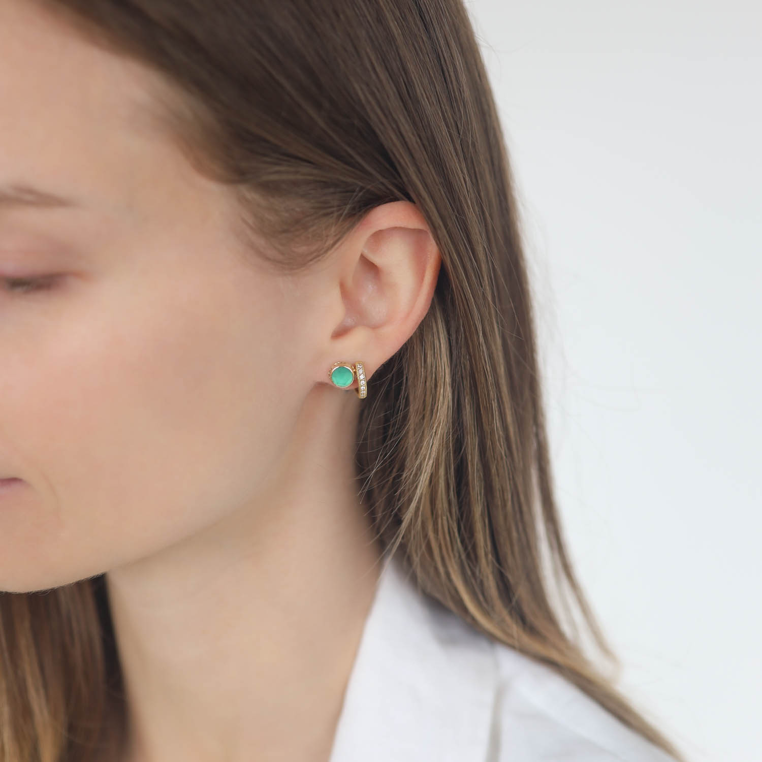 Jamie Joseph : 14K Gold Post Earrings w/ Small (6mm) Round Rose Cut GREEN ONYX on Ruffled Platform, 1/4" diameter