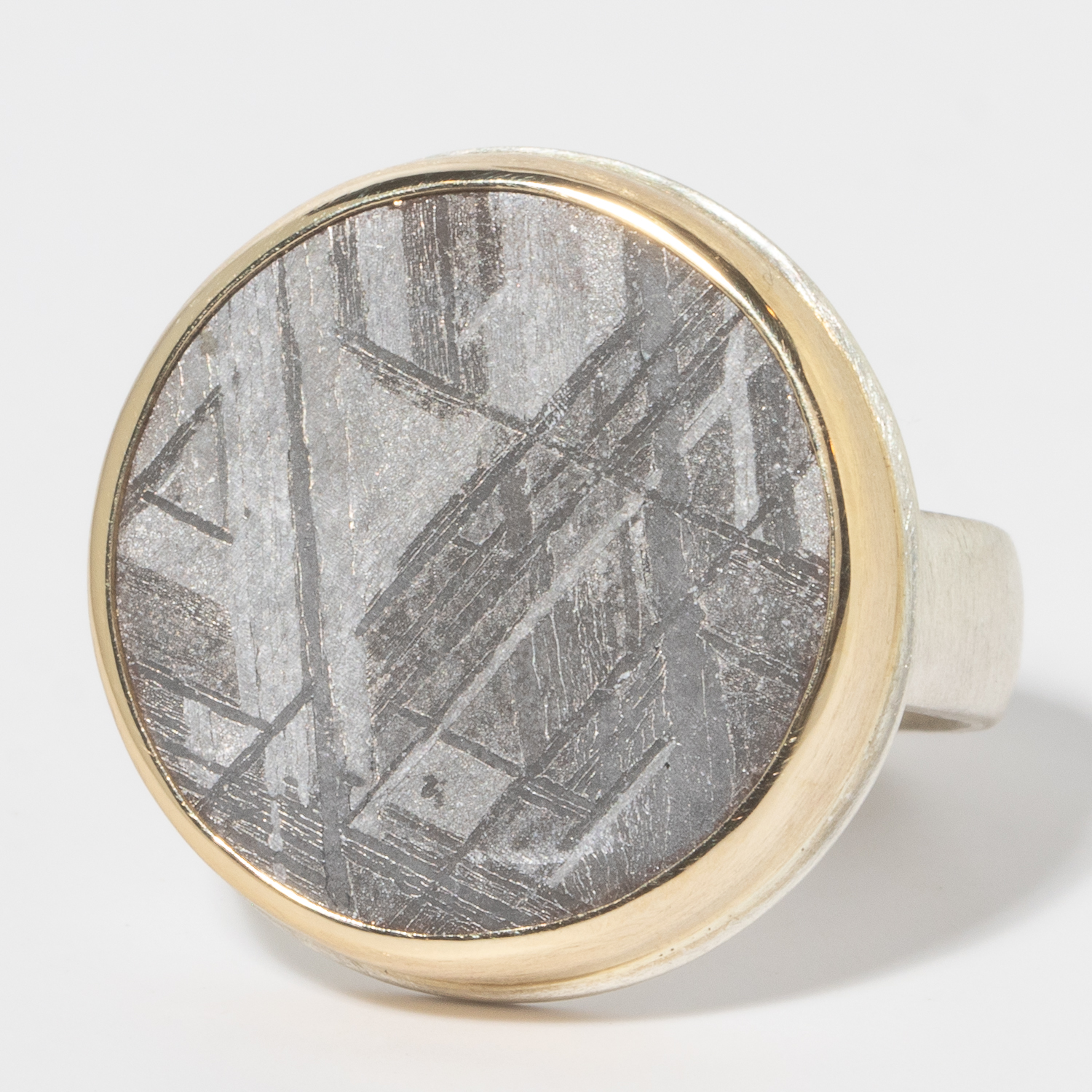 Jamie Joseph: Sterling & 14K Gold Ring w/ Round Scrimshaw METEORITE on Comfort Band, 3/4" diameter, sz 7 3/4