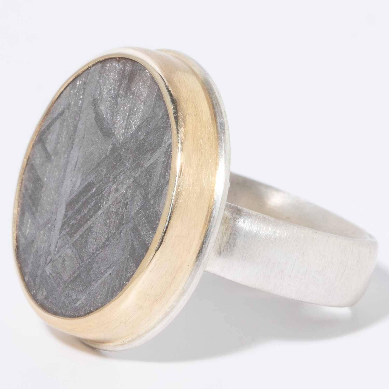 Jamie Joseph: Sterling & 14K Gold Ring w/ Round Scrimshaw METEORITE on Comfort Band, 3/4" diameter, sz 7 3/4