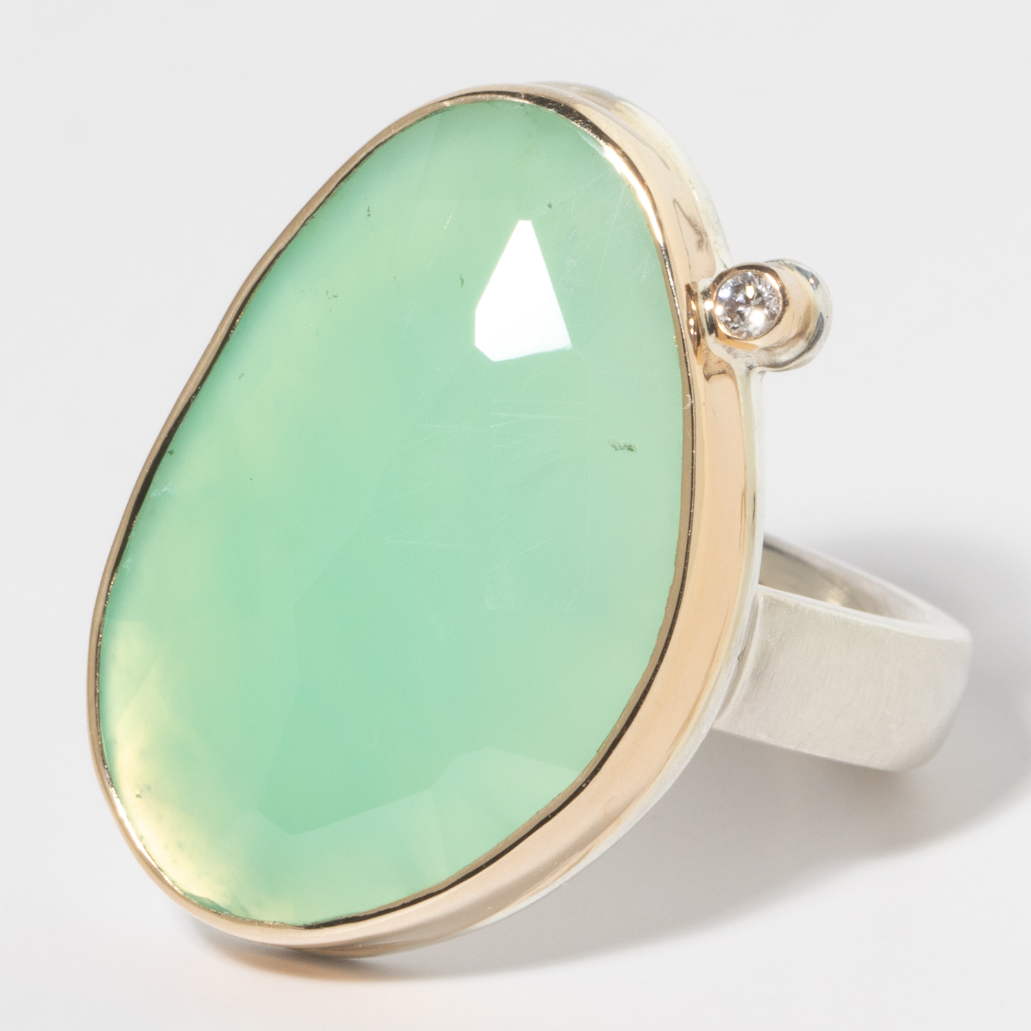 Jamie Joseph: Sterling & 14K Gold Ring w/ Vertical Faceted Asymmetrical Chrysoprase & .025 ct Satellite Diamond on Y Band, 1 x 5/8, 8