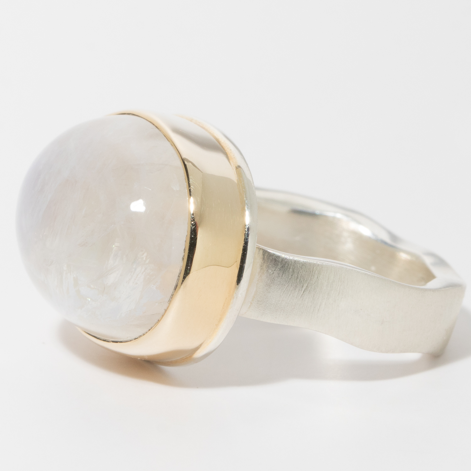 Jamie Joseph:Sterling & 14K Gold Ring w/ Oval Smooth WHITE RAINBOW MOONSTONE on Live Edge Band, Size 7.75, 9/16 x 3/4