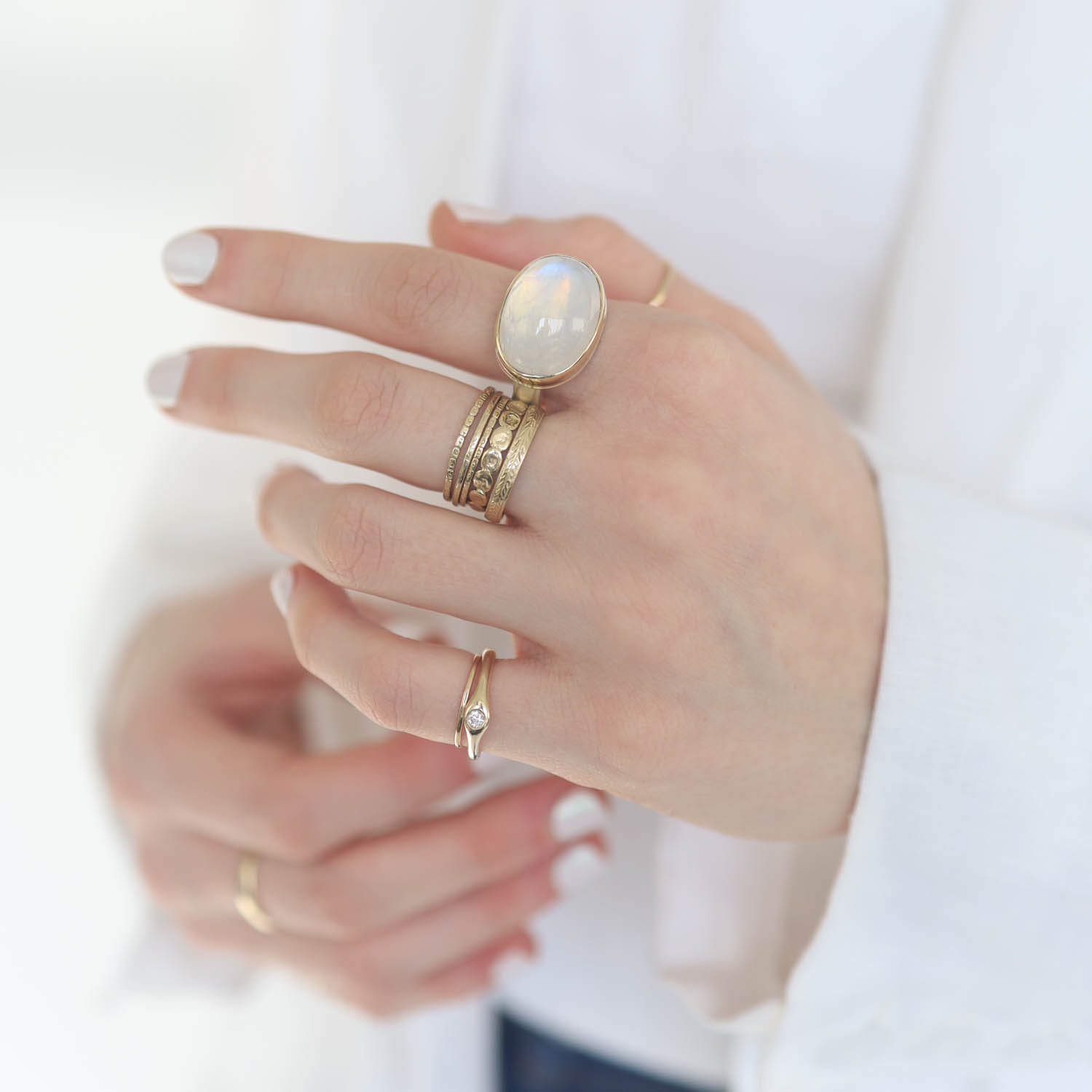 Jamie Joseph:Sterling & 14K Gold Ring w/ Oval Smooth WHITE RAINBOW MOONSTONE on Live Edge Band, Size 7.75, 9/16 x 3/4