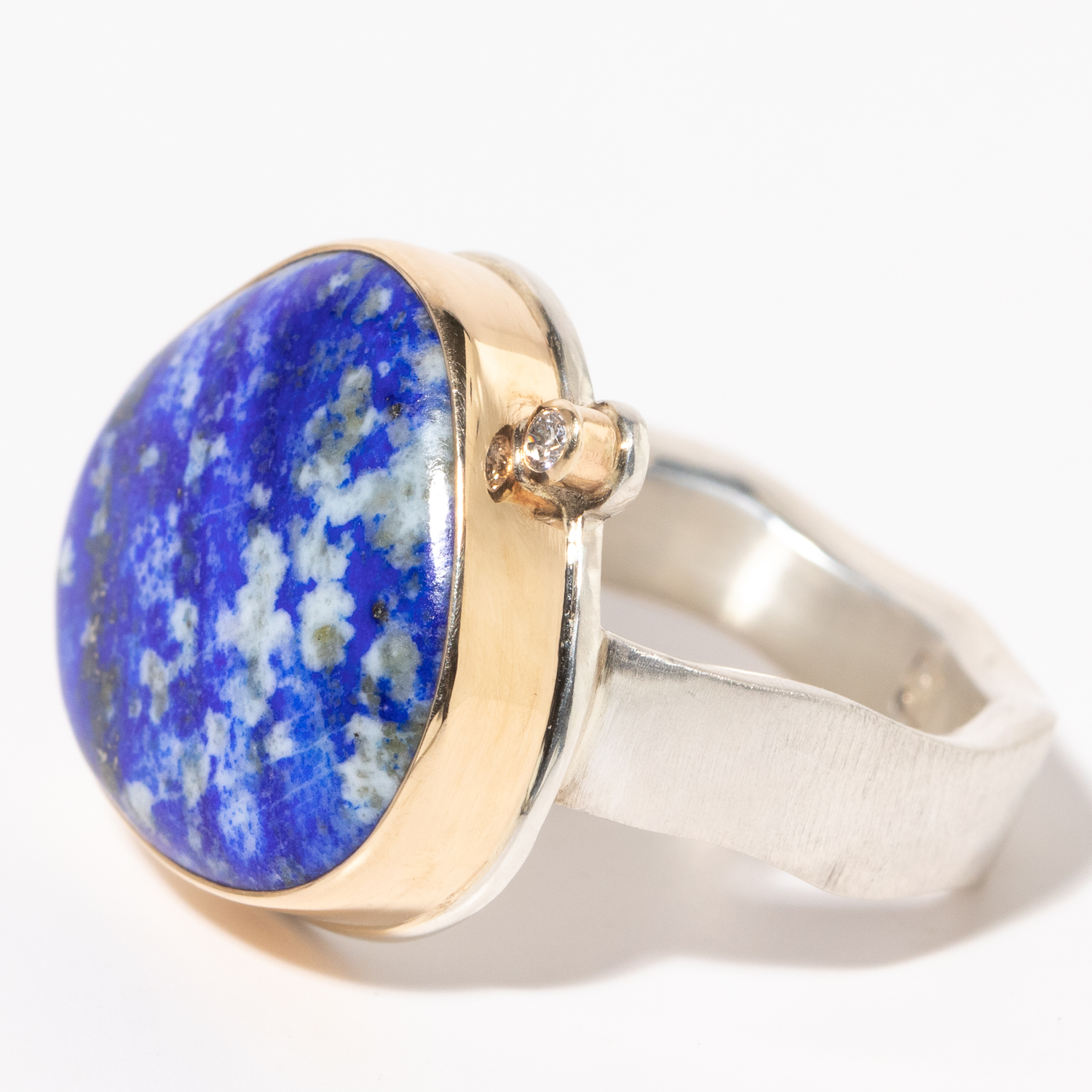 Jamie Joseph: Sterling & 14K Gold Ring w/ Lotus Smooth LAPIS & .025 ct Satellite Diamond on Live Edge Band, size 7.75, 5/8x11/16