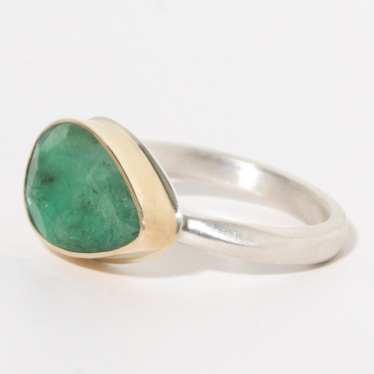 Jamie Joseph:Sterling & 14K Gold Ring w/ Smooth TearDrop EMERALD on Middle Organic Ring