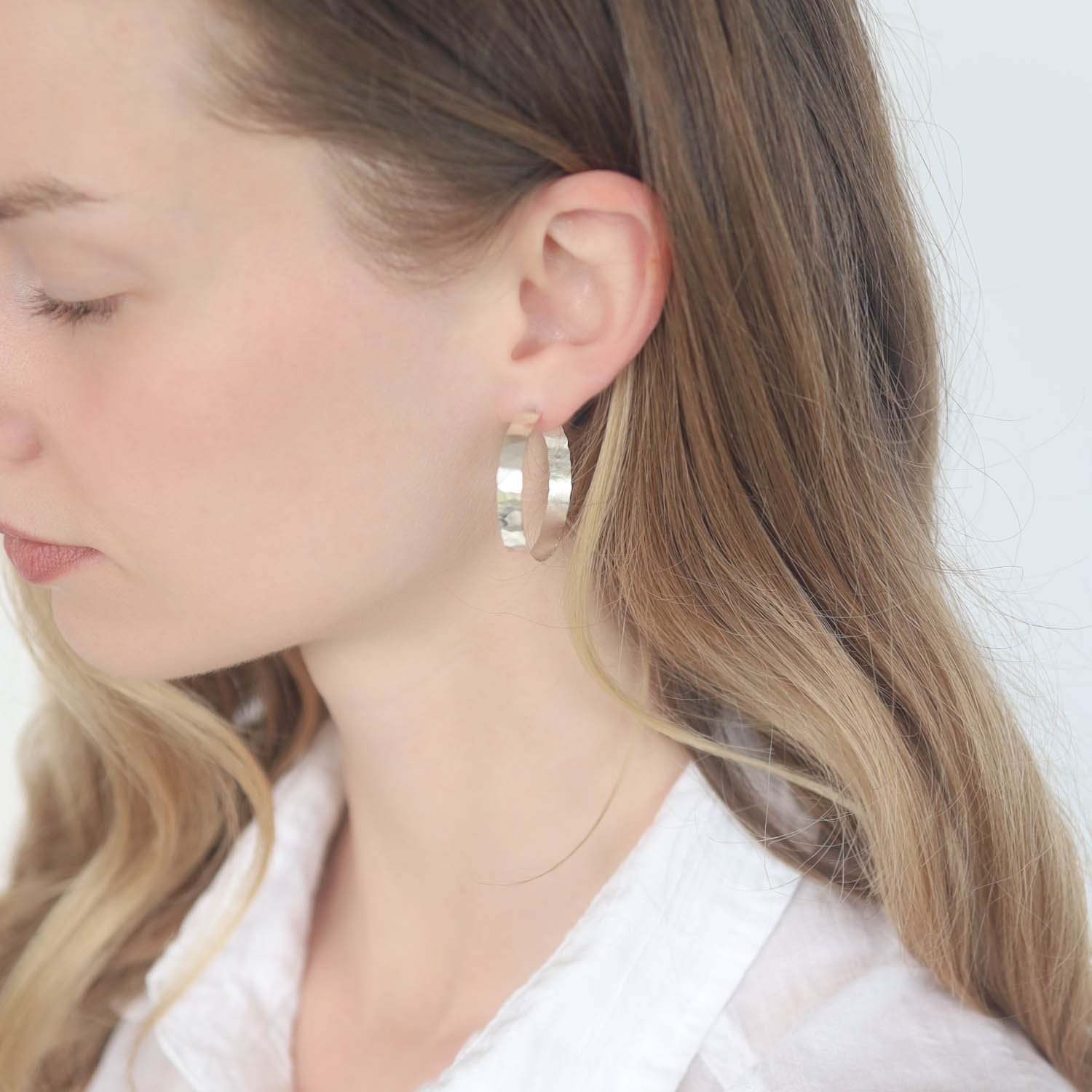 Carolyn Keys: Misha Hoops - Large - Silver