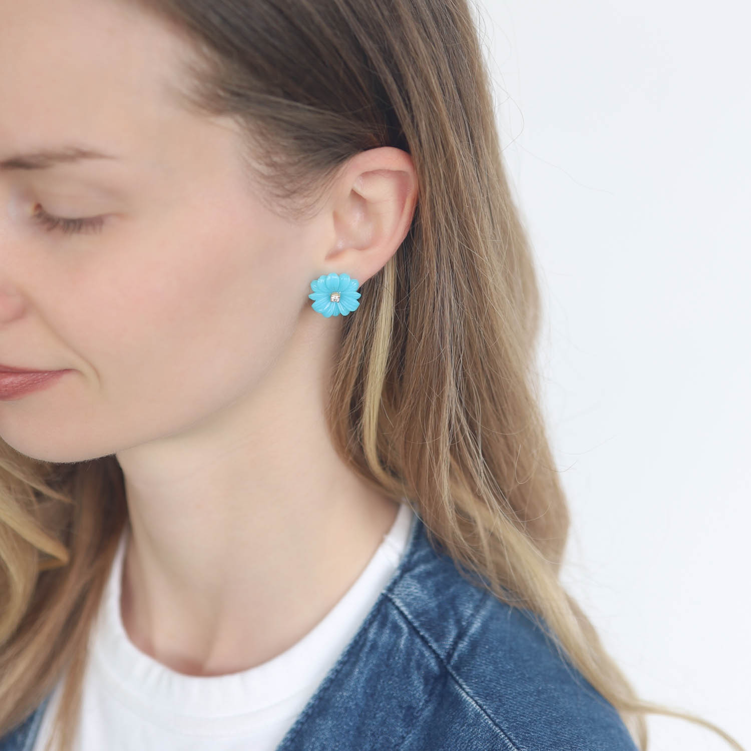 Erica Molinari Trunk Show:18K / DIAfloral AGATE earrings with ctr. diamonds .14cts