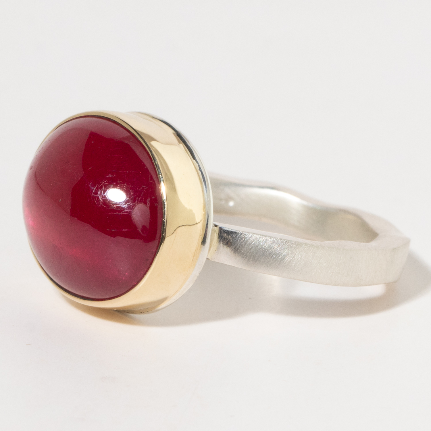 Jamie Joseph:Sterling & 14K Gold Ring w/ Smooth Oval AFRICAN RUBY on Middle Live Edge Band