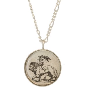 Anzu: Figaro Necklace, Sterling Silver- Round setting: Amor Motif