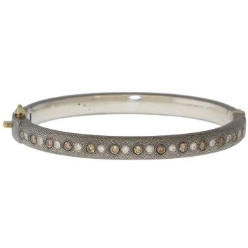 Rene Escobar Trunk Show: 48 6MM SILVER ROUNDED BANGLE SET WITH 0.90T IN WHITE AND CHAMPAGNE DIAMONDS.