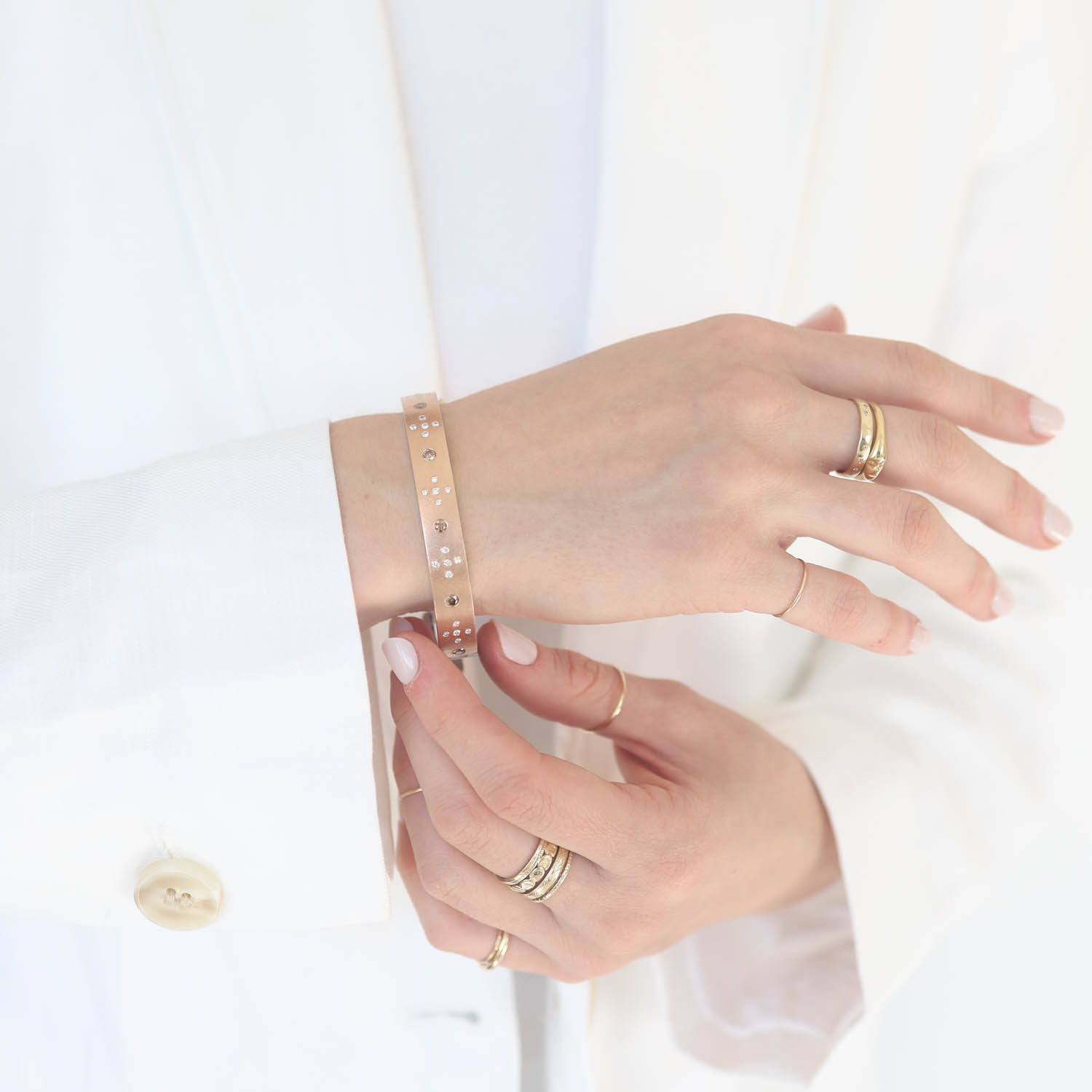 Rene Escobar Trunk Show: 36 8MM BANGLE WITH ROSE GOLD FRONT AND SILVER BACK SET WITH 0.95CT IN CHAMPAGNE AND WHITE DIAMONDS.